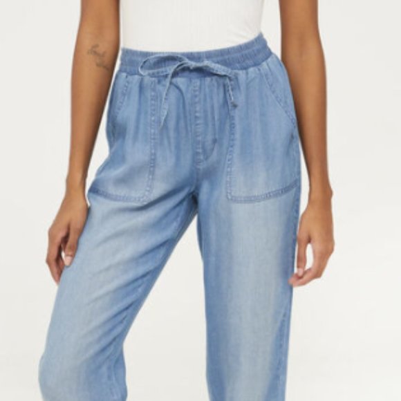 Women's Light Denim Jogger - Picture 3 of 4